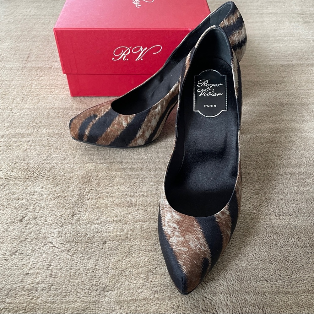 Roger Vivier Animal Print Pointed Heels